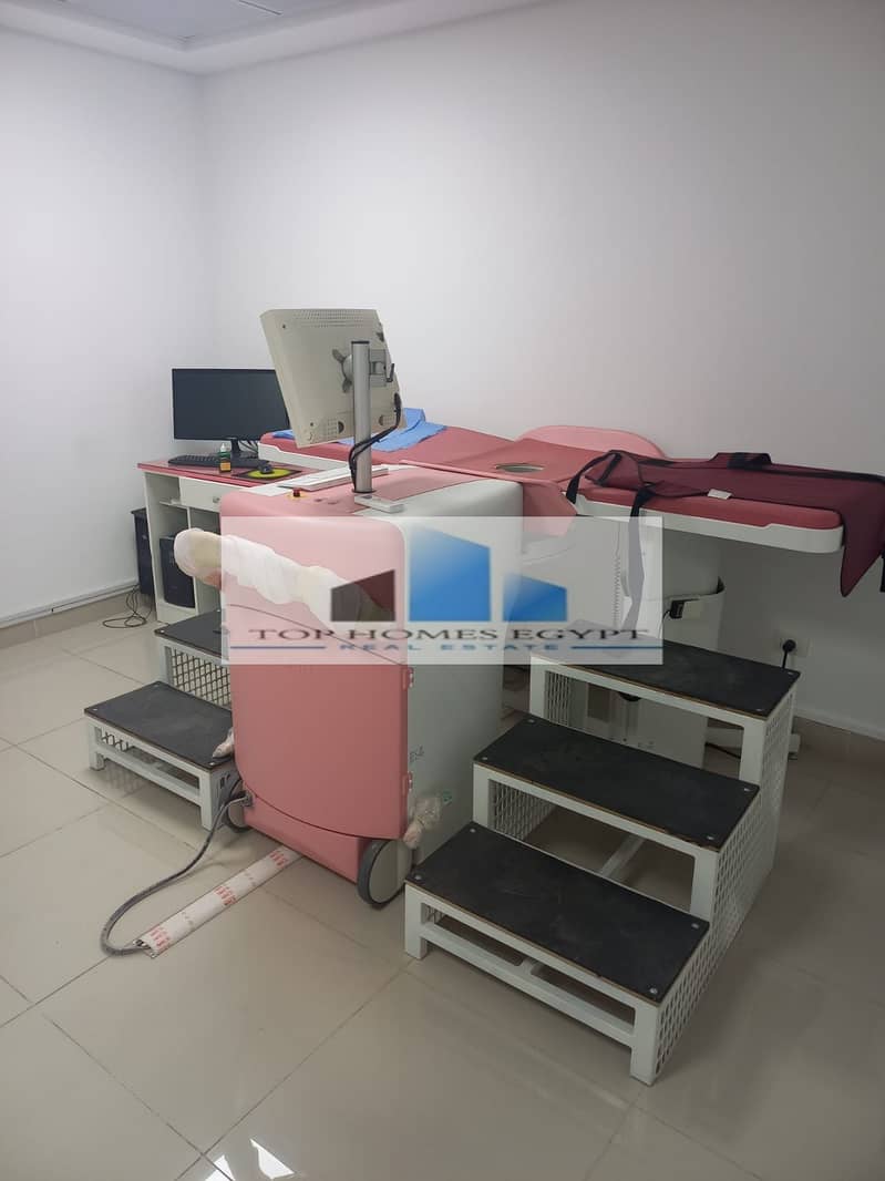 Fully finished Clinic in a medical center for Rent 111 sqm in North 90th / عياده 4 غرف بمركز طبي للإيجار متشطبة بالتكييفات 4