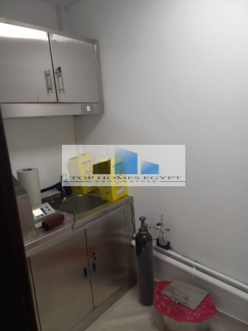 Fully finished Clinic in a medical center for Rent 111 sqm in North 90th / عياده 4 غرف بمركز طبي للإيجار متشطبة بالتكييفات 10