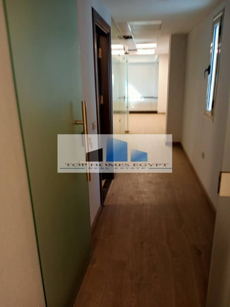 Office for rent 332m in Bank center - 5th Settelment / مكتب إداري للإيجار في منطقة البنوك - التجمع الخامس 5