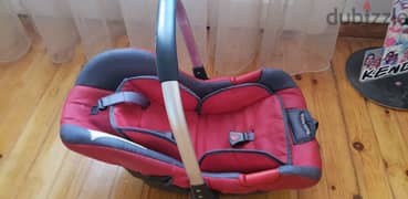 Petit Bebe red car seat