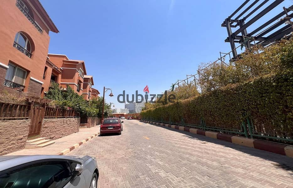 Apartment for sale  in greens 3 compound - El-Sheikh Zayed -Ground floor with garden 230m - Furniture +AC'S 10