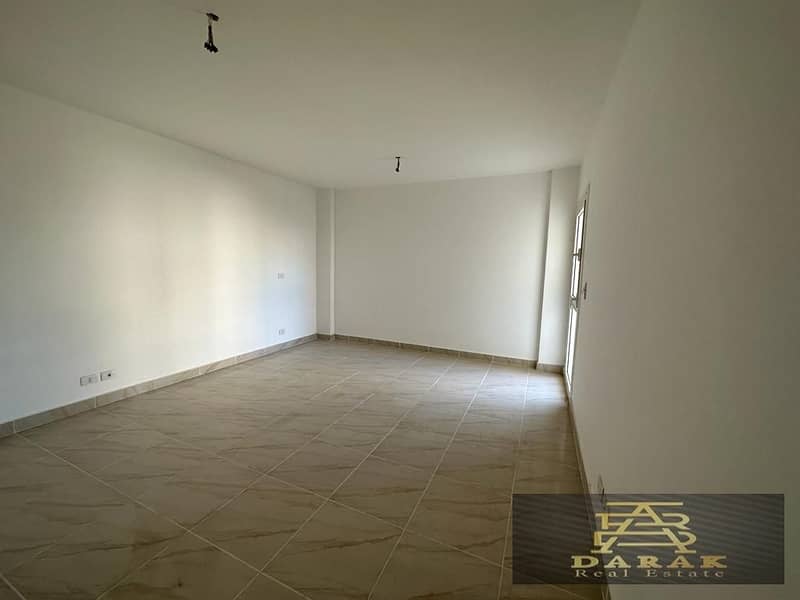 140 sqm apartment for sale in the best location in Madinaty, B12, north-facing. 1