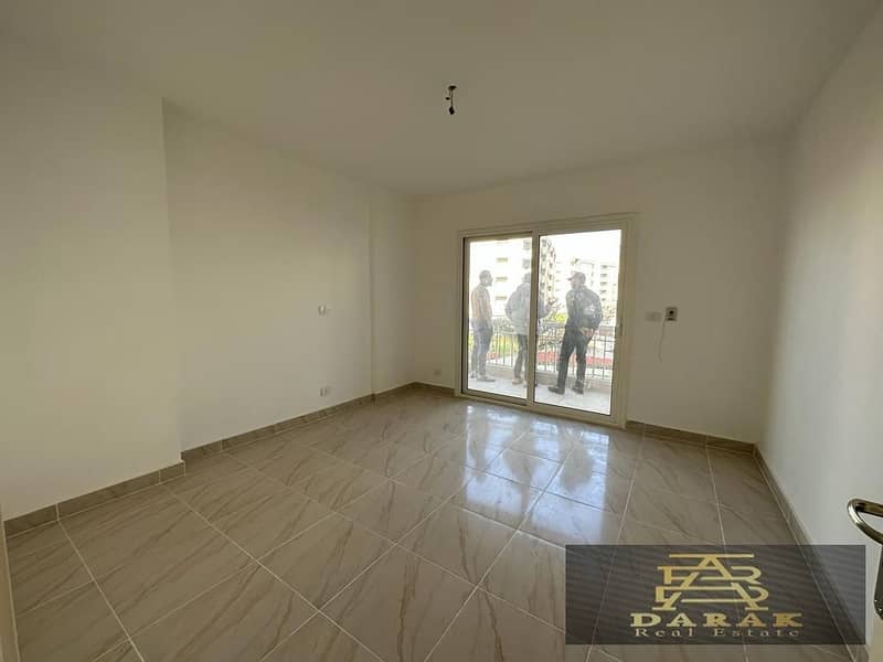 140 sqm apartment for sale in the best location in Madinaty, B12, north-facing. 2