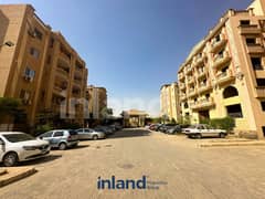 بجوار الجامعه الامريكيه -new cairo  شقه للبيع ارضي بحديقه استلام فوري مميزه في