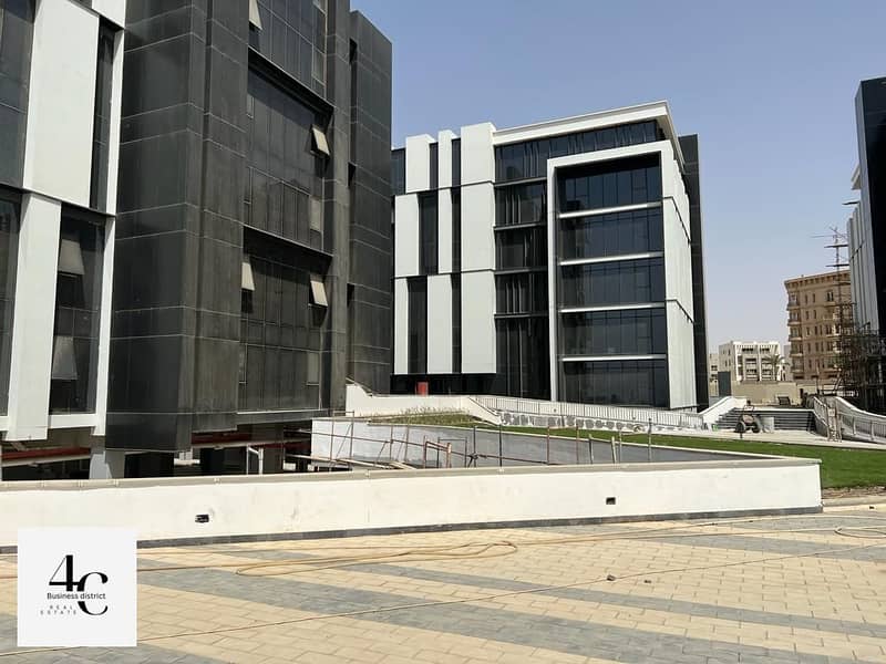 For sale office ultra super lux finished in compound hyde park new cairo 135m ready to move with installments at lowest price in market 3