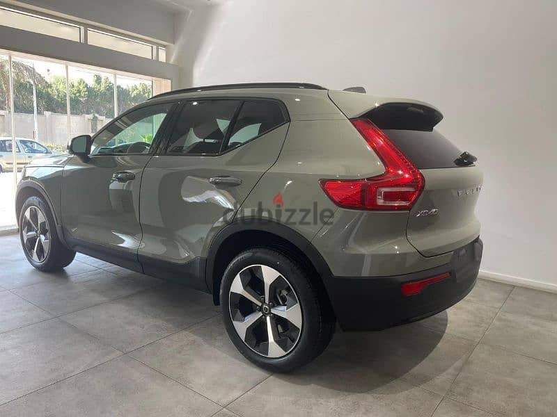 volvo xc40 2024 4