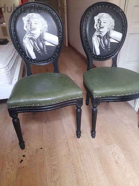 2 leather rare Marilyn Monroe chairs ٢ كرسي جلد مميز 4