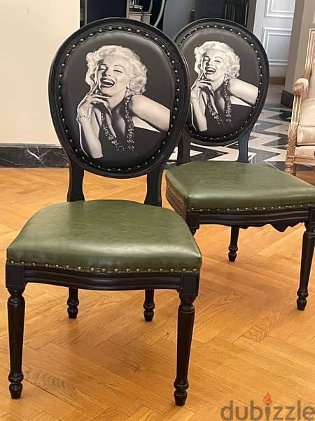 2 leather rare Marilyn Monroe chairs ٢ كرسي جلد مميز 6