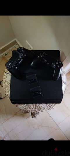 PlayStation 4 1TB نضيف جيداً