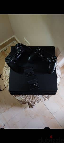 PlayStation 4 1TB نضيف جيداً