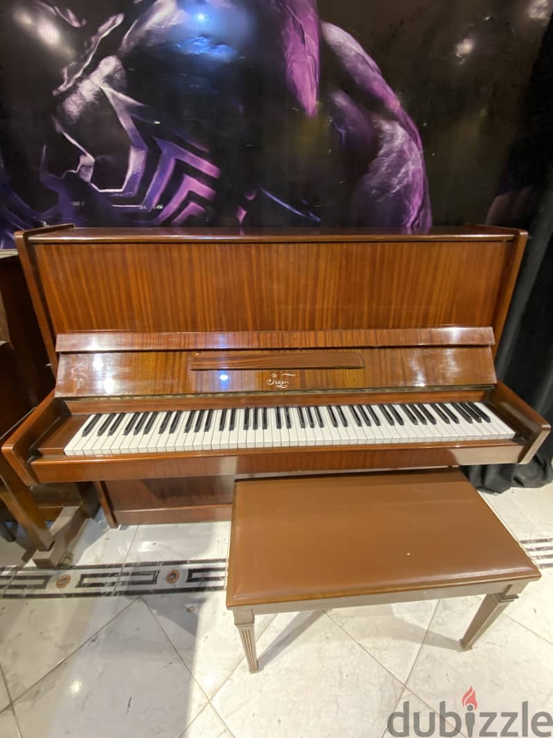 Piano with a perfect condition 4