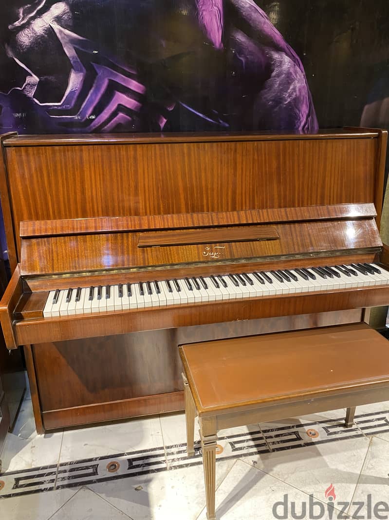 Piano with a perfect condition 5