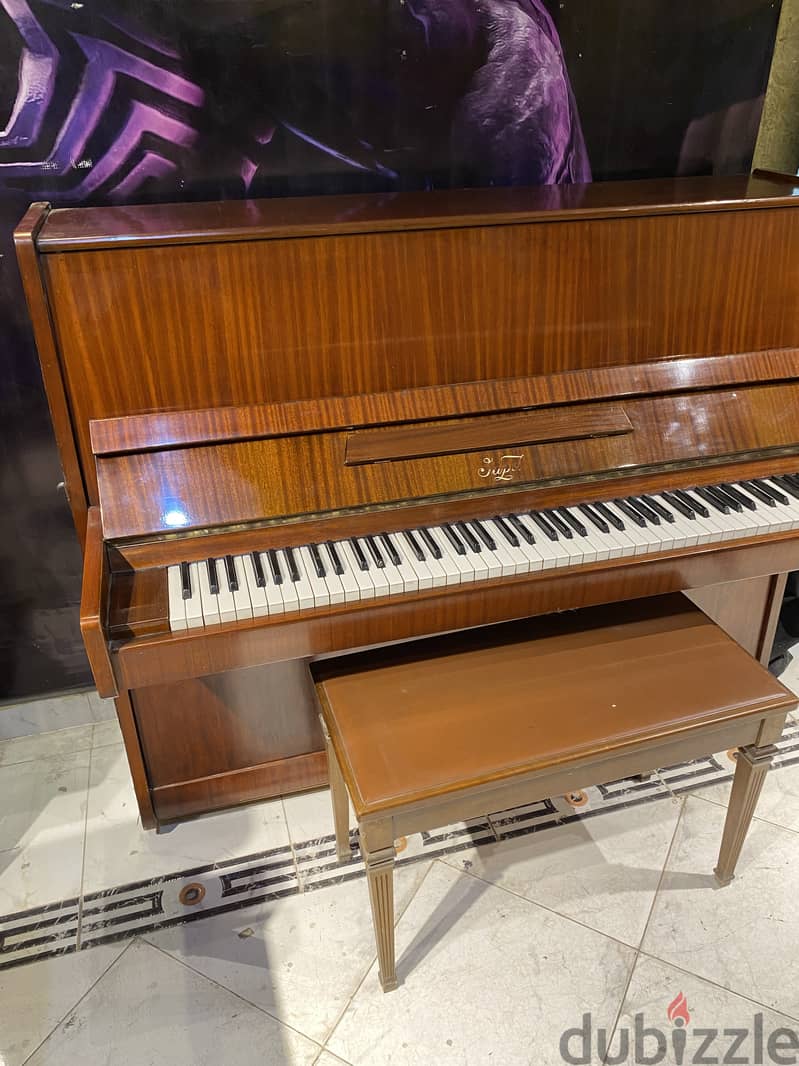 Piano with a perfect condition 6