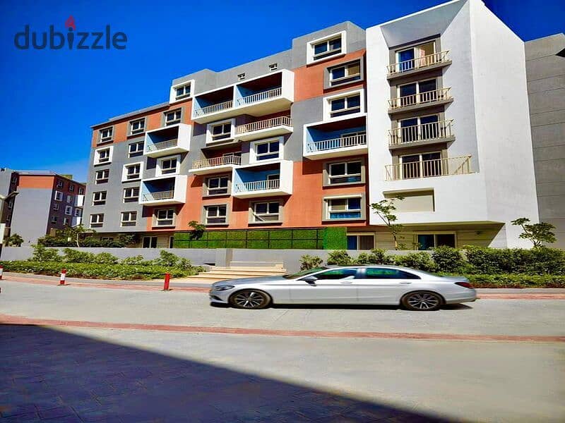 3-bedroom apartment for sale in Amorada Compound, immediate receipt, fully finished, with kitchen and air conditioners | In the heart of the community 17