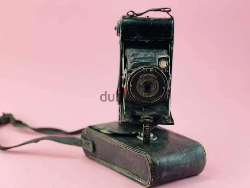 Vintage British Camera form 1920 still unique with its cover. 1