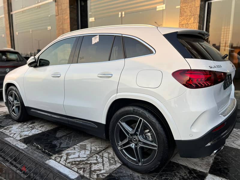 Mercedes-Benz GLA 200 2025 Amg 1