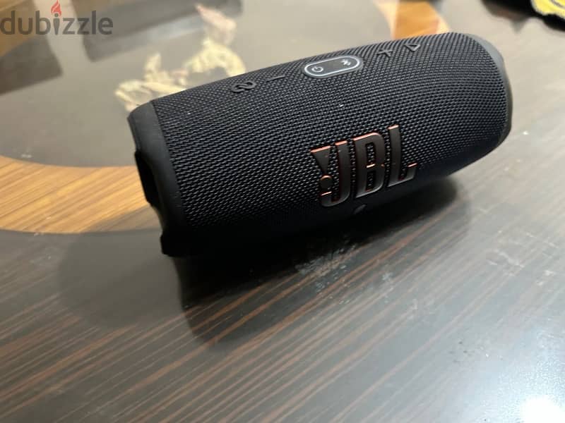 JBL CHARGE 5 mint condition 1