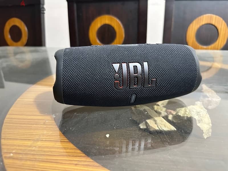 JBL CHARGE 5 mint condition 2