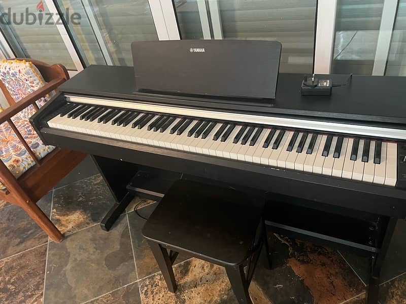 YAMAHA piano 9