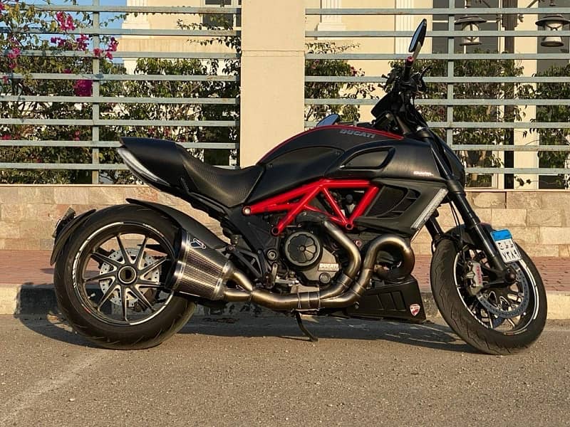 2013 Ducati Diavel Carbon 0