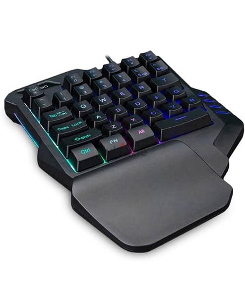 ‏G30 wired gaming keyboard one-handed 1