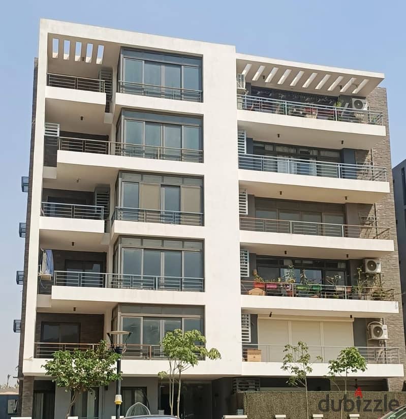 2BR apartment in a private garden on the extension of Al-Thawra Street in front of the airport 5