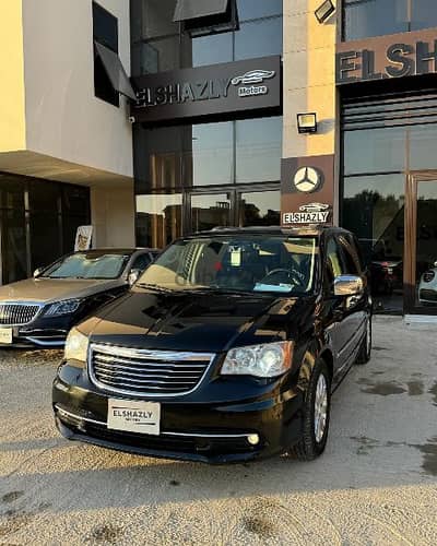 CHRYSLER TOWN AND COUNTRY