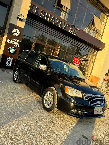 CHRYSLER TOWN AND COUNTRY 2