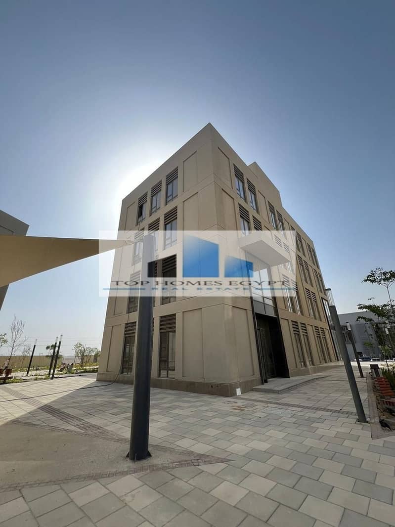 Building for Sale 456 sqm fully finished in a prime location in District 5 / مبني إداري للبيع  تشطيب كامل بموقع مميز في ديستريكت 5 0