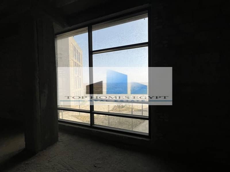 Building for Sale 456 sqm fully finished in a prime location in District 5 / مبني إداري للبيع  تشطيب كامل بموقع مميز في ديستريكت 5 5