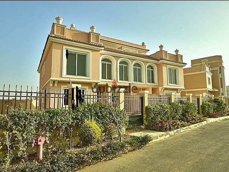 For sale: a villa with 4 bedrooms and a garden located directly in front of Madinaty in Al-Shorouk. 11