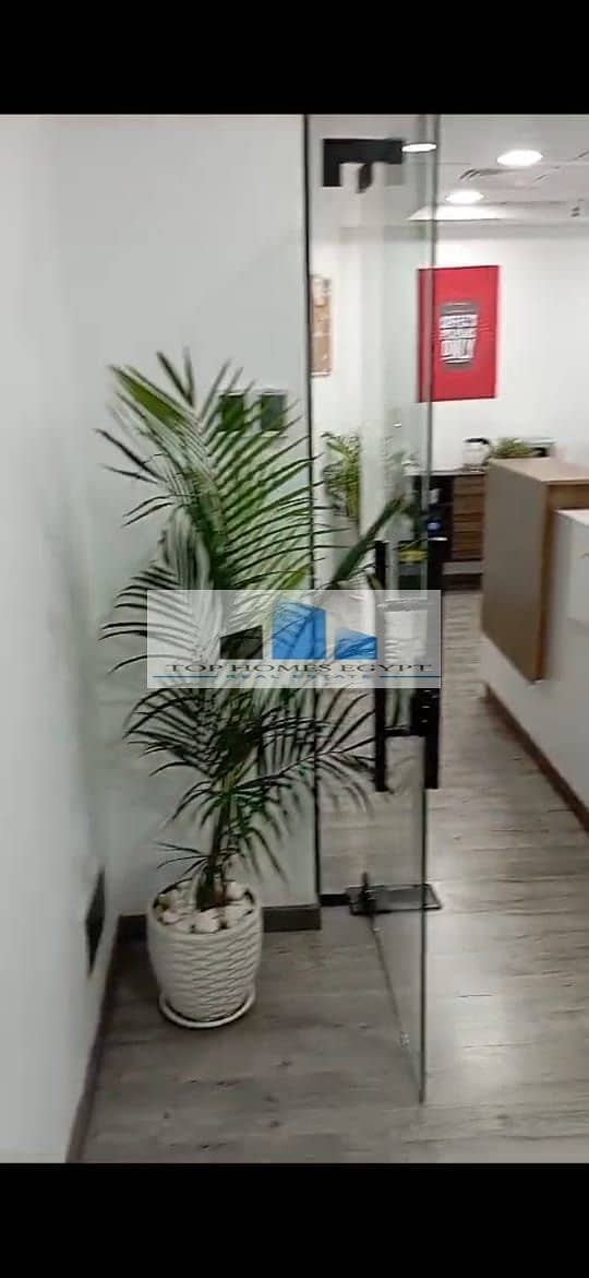 Office for rent 125 sqm fully finished in Bank center area - 5th Settlement / مكتب إداري للإيجار متشطب بالتكييفات في منطقة البنوك والمطاعم 4