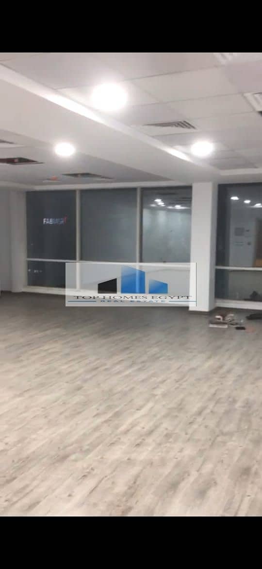 Office for rent 125 sqm fully finished in Bank center area - 5th Settlement / مكتب إداري للإيجار متشطب بالتكييفات في منطقة البنوك والمطاعم 11