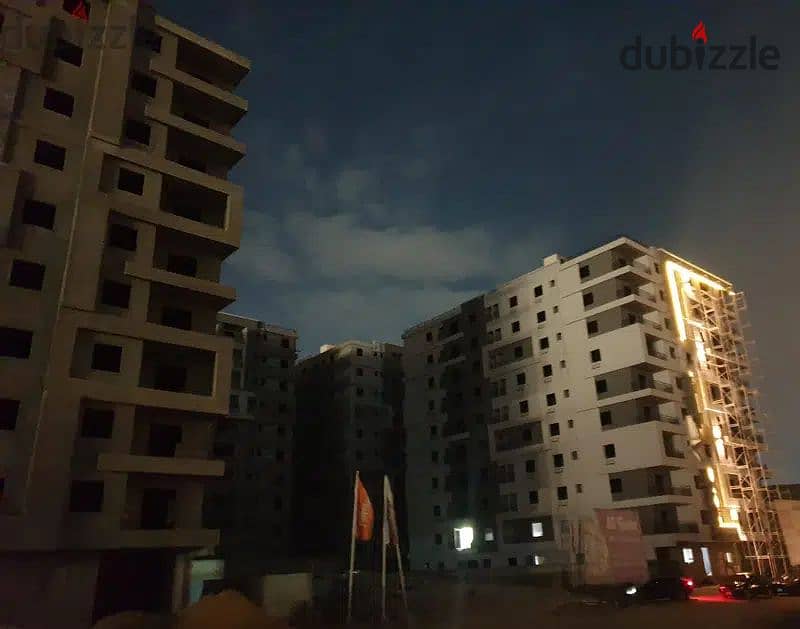 100 meter apartment for sale inside a compound in the new Degla division, next to Wadi Degla Club, immediate receipt, installments over two years, 12