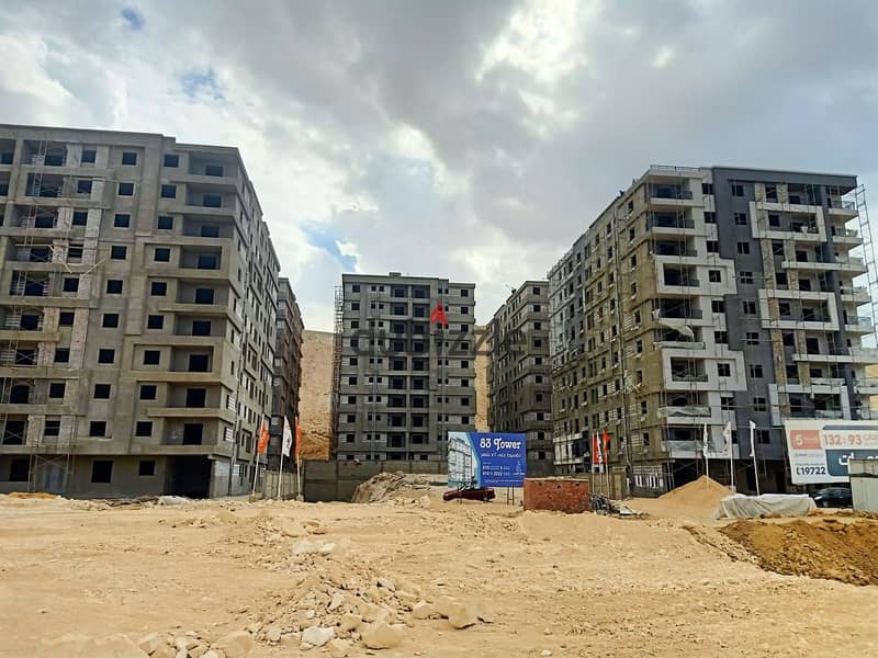 100 meter apartment for sale inside a compound in the new Degla division, next to Wadi Degla Club, immediate receipt, installments over two years, 16