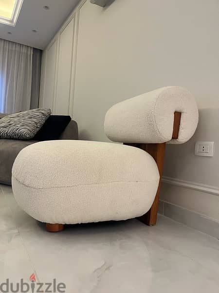 Off white fluffy chair 4