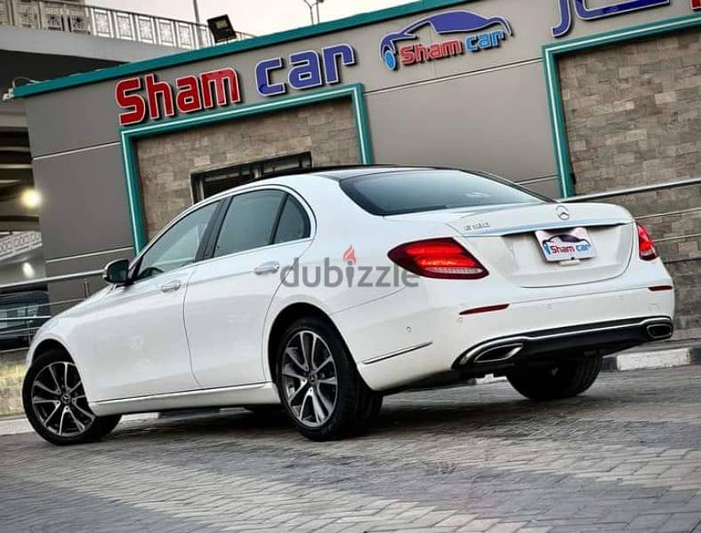 Mercedes-Benz E180 2018 Exclusive أعلى وصف 2