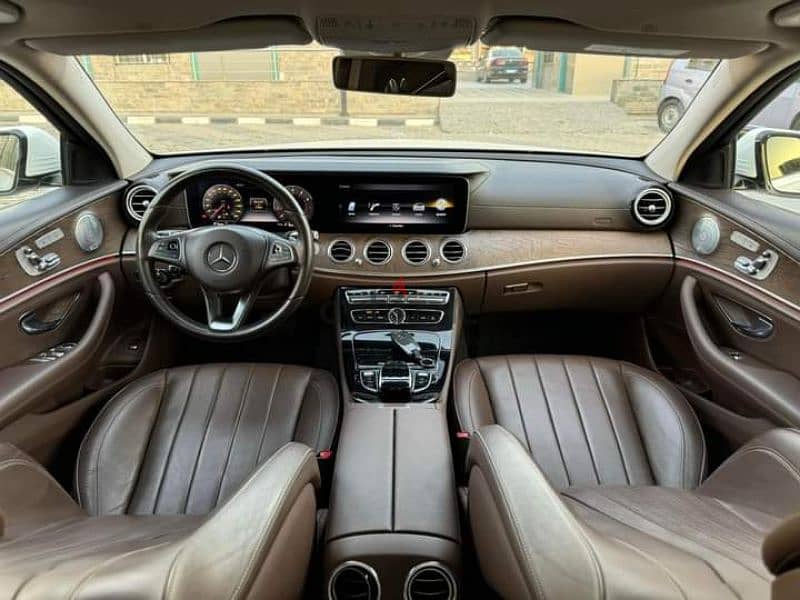 Mercedes-Benz E180 2018 Exclusive أعلى وصف 9