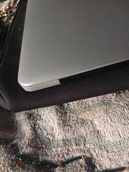 Apple Macbook pro mid 2015 6