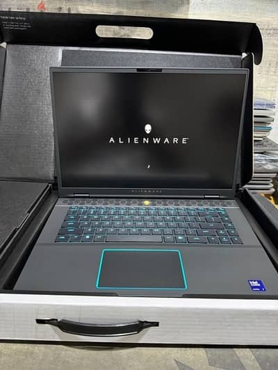 Alienware M16 R2 model 2024 intel ultra 7 new generation with AI