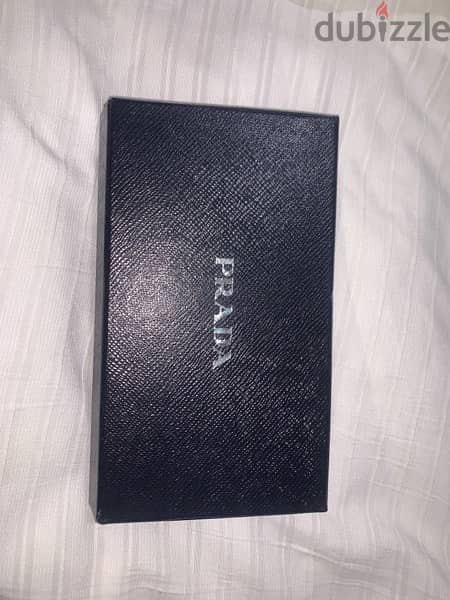 prada wallet 0