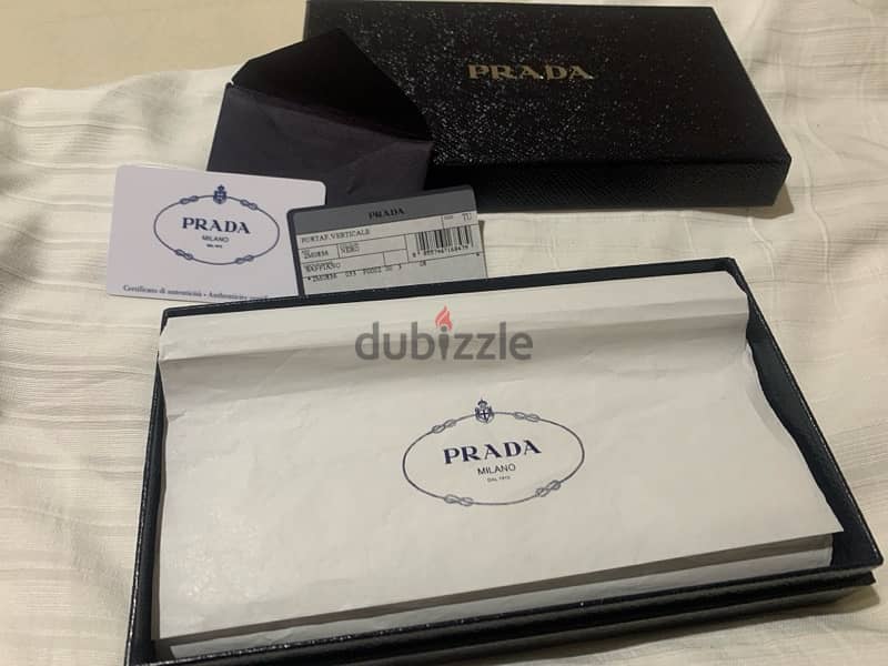 prada wallet 1