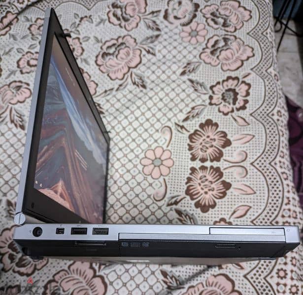 HP Elitebook لاب توب 4