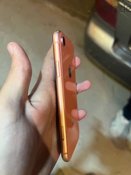 iPhone XR 64g لقطة 4