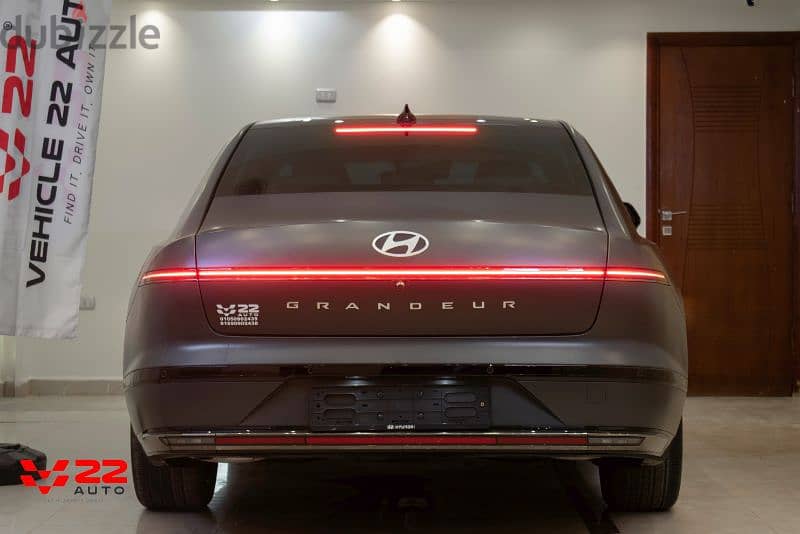 Hyundai Azera 2023 / هيونداي ازيرا 10