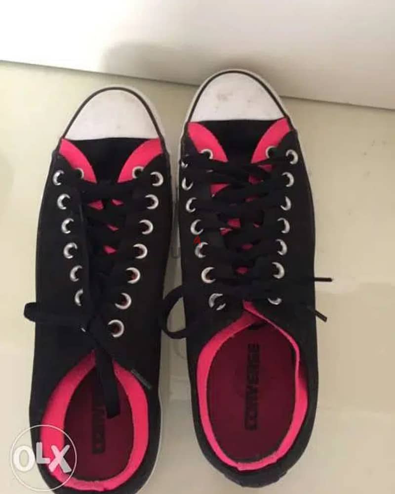 Black and Pink Converse Shoes - like new 0