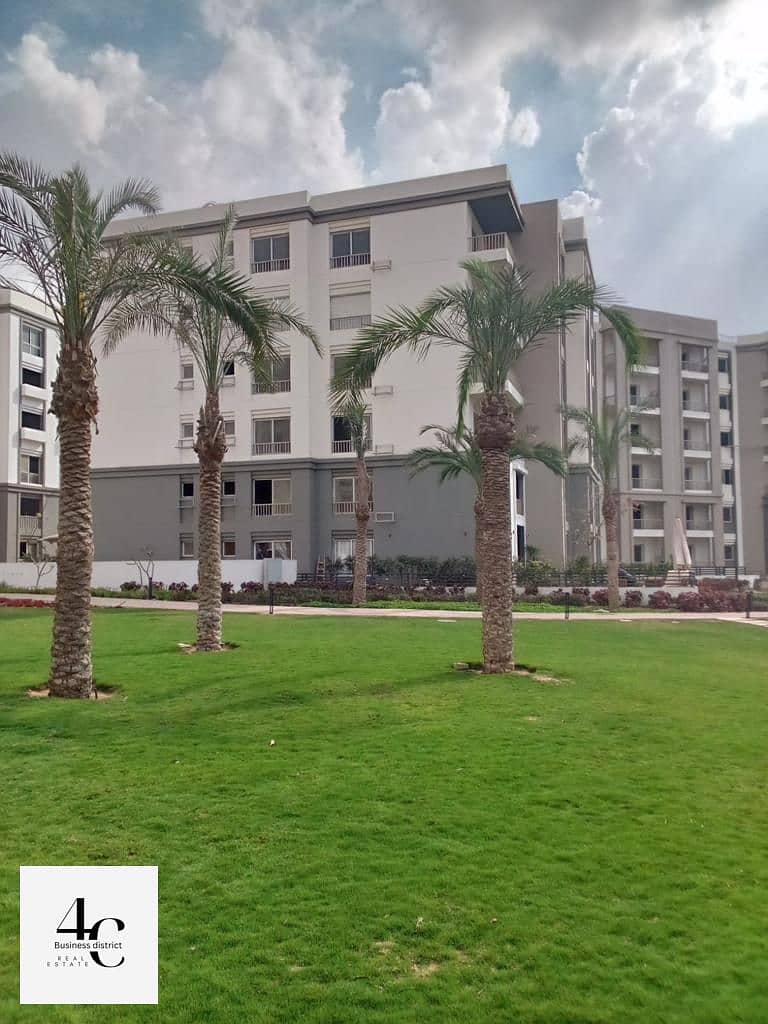 For sale Apartment 207m 4 bedrooms ready to move with possability of installments in compound hyde park 5