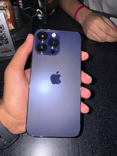 iphone 14 pro max with a note