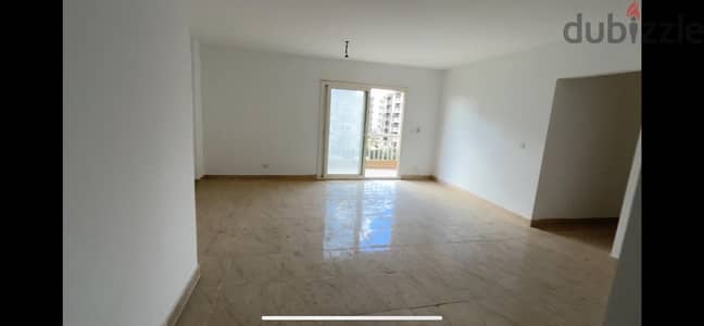 شقه ايجار 116 في مدينتي 3 غرف على حديقه كبيرهfor rent 116 in Madinaty