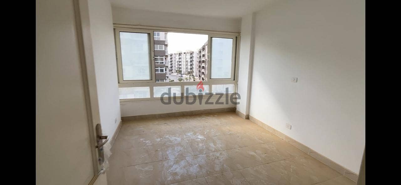 شقه ايجار 116 في مدينتي 3 غرف على حديقه كبيرهfor rent 116 in Madinaty 6